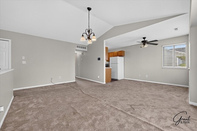 Building Photo - $1295 2 bedroom upper condo