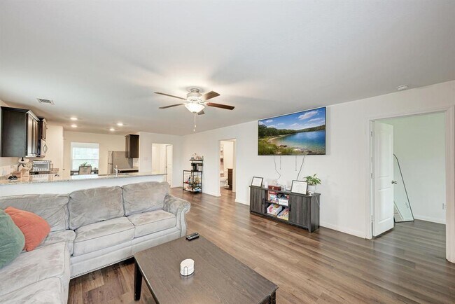 Building Photo - 132 Maywood Ln