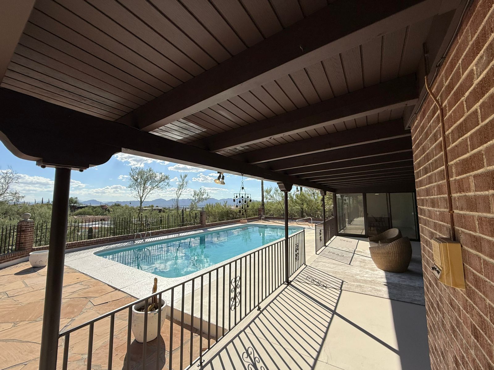 Building Photo - 1402 E Big Rock Rd