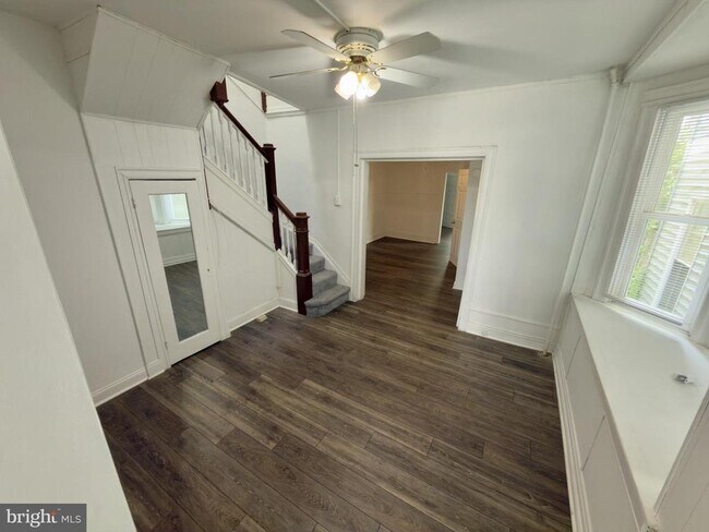 Building Photo - 513 E 41st St