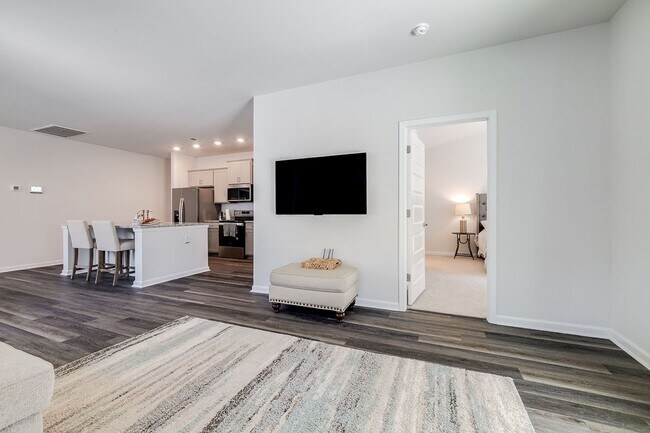 Building Photo - Move-In Ready 3-Bedroom Villa in Gated Savannah Quarters!