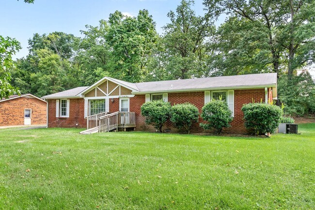 Building Photo - 3 Bedroom Home For Rent Near Downtown Clar...