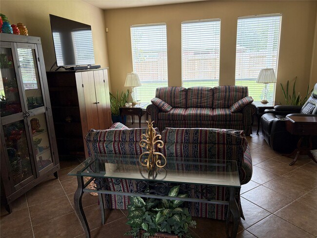 Building Photo - 2515 Silverton Bend