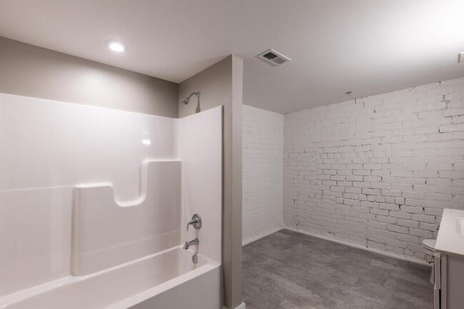 Building Photo - 116 N 4th St