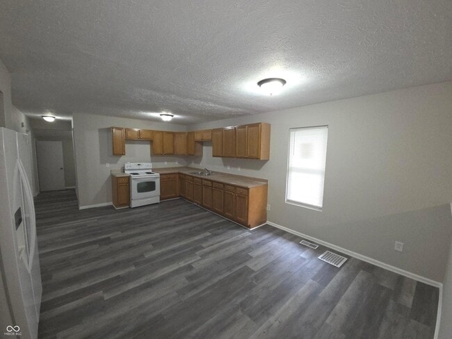 Building Photo - 3614 E New York St