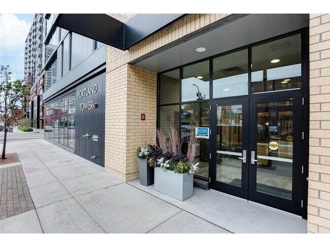 Building Photo - 740 Portland Ave