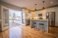 Building Photo - 792 Saratoga St