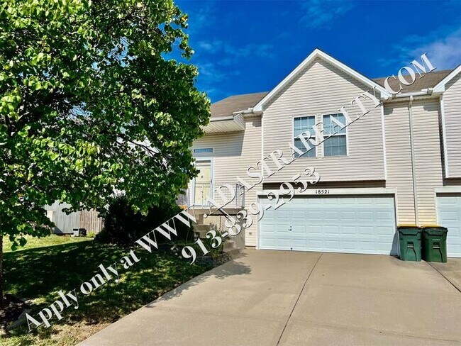 Primary Photo - Beautiful 4 Bed Townhome in Gardner-Coming...