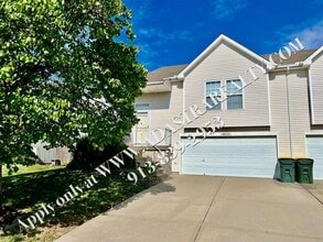 Building Photo - Beautiful 4 Bed Townhome in Gardner-Coming...