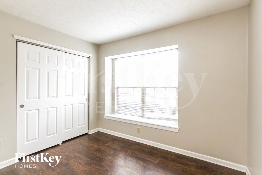 Building Photo - 5923 Prairie Creek Dr