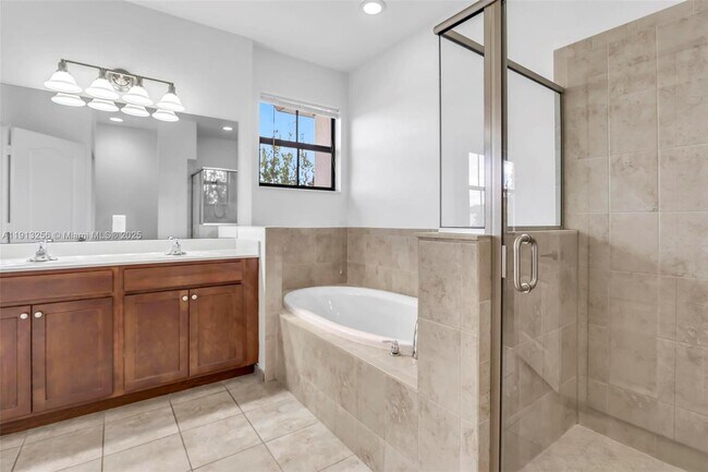 Building Photo - 9583 Town Parc Cir N