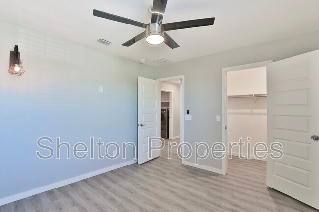 Building Photo - 18787 W Yucatan Dr