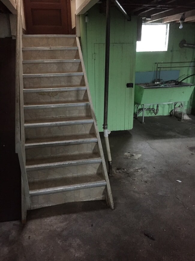 Building Photo - 3172 Mozart Ave