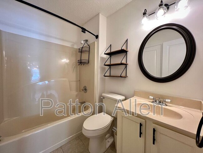 Building Photo - 4606 Breakers Ln