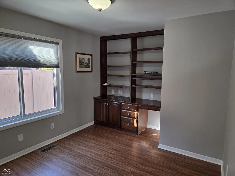 Building Photo - 943 Mockernut Ct