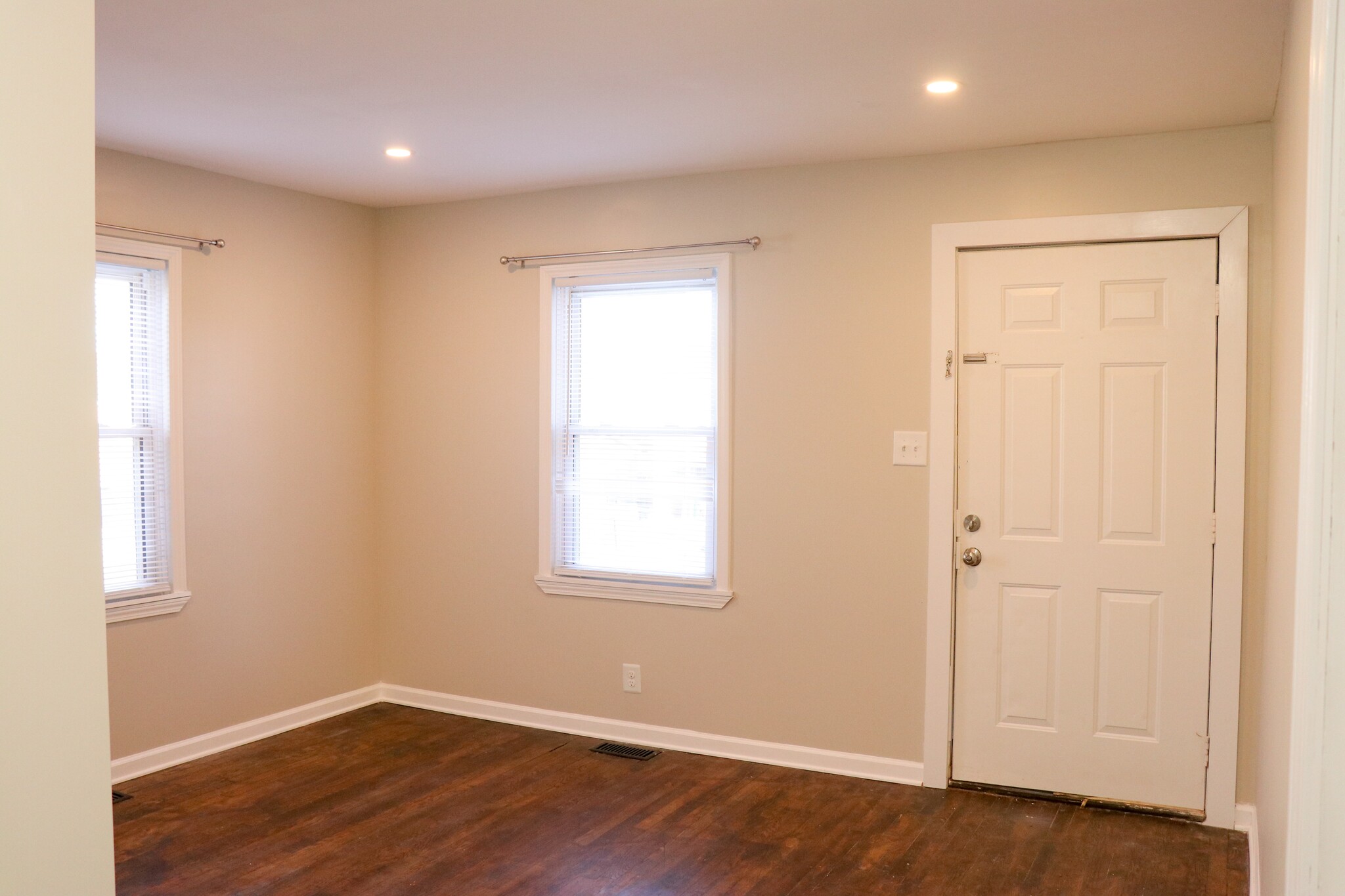 living room - 1305 Norris Ave