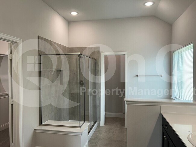 Building Photo - 533 Oleander Dr