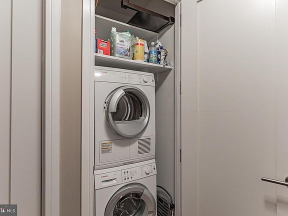 Building Photo - 1414 S Penn Square