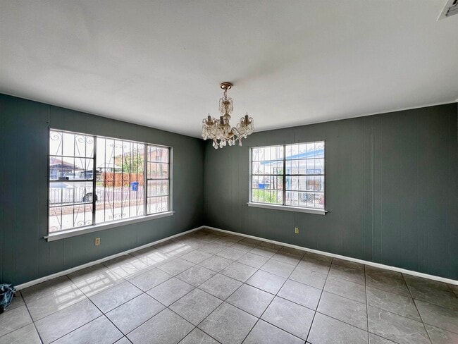 Building Photo - 110 N Malinche Ave