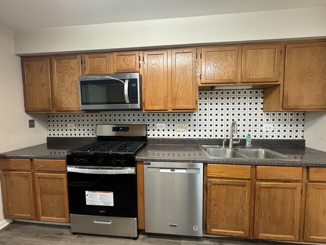 Building Photo - 1146 Courtland Dr