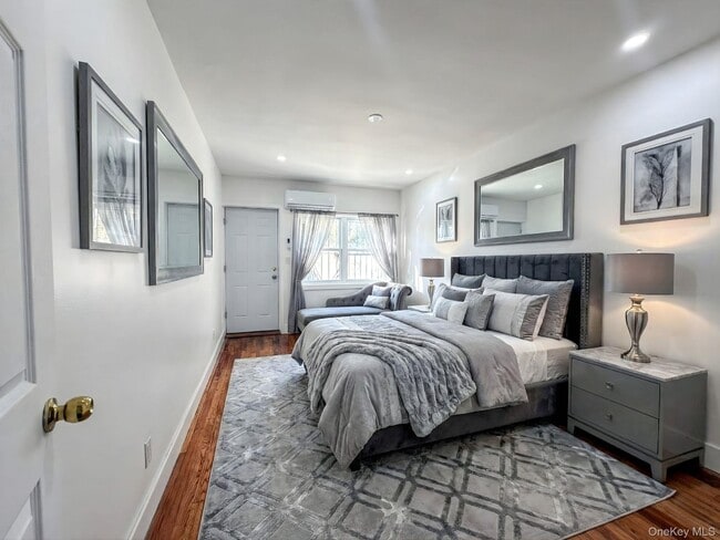 Building Photo - 1262 E 98th St