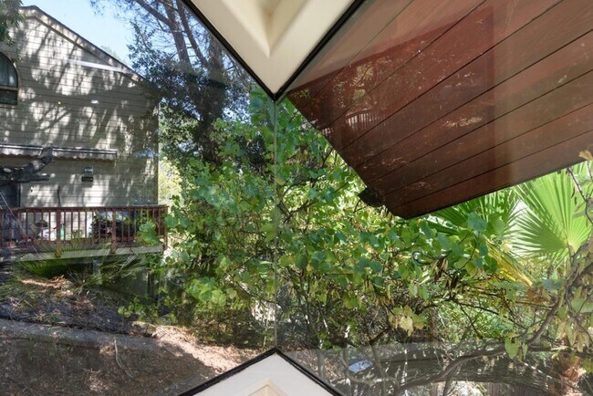 Building Photo - 3527 Oak Knoll Dr