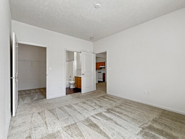 Building Photo - Grand Lakeside Escape: Spacious 3-Bedroom ...