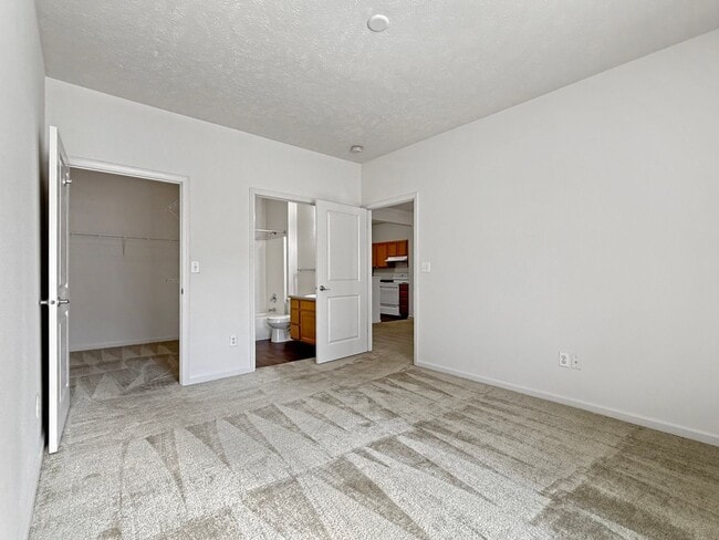 Building Photo - Grand Lakeside Escape: Spacious 3-Bedroom Retreat in Lakeshore Community