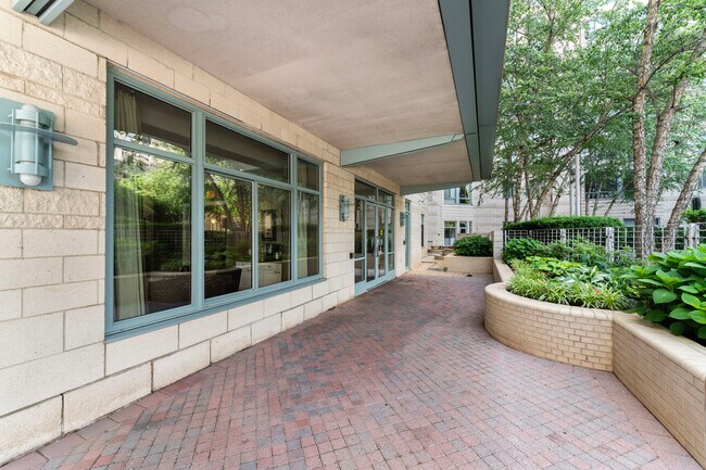 Building Photo - 851 N Glebe Rd