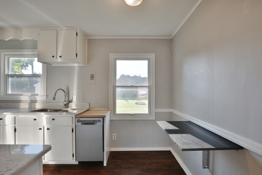 Building Photo - 5586 Emerson Ave