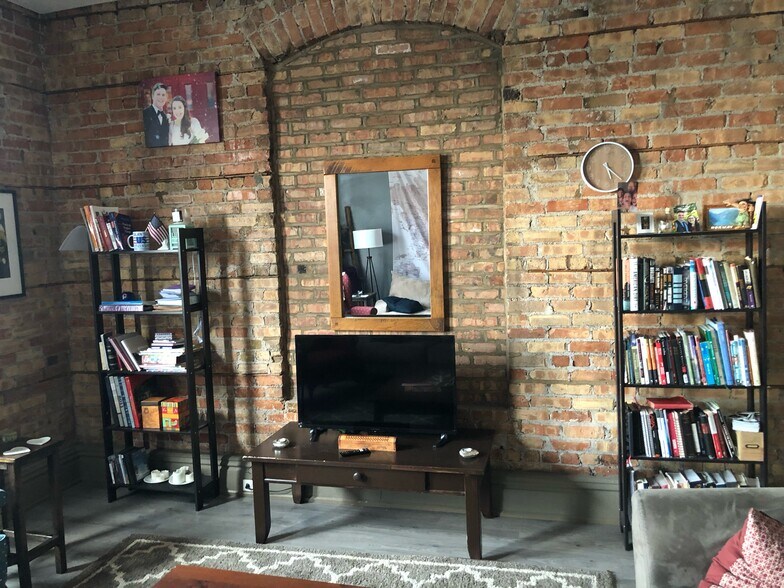 Living Room - 77 S Lasalle St