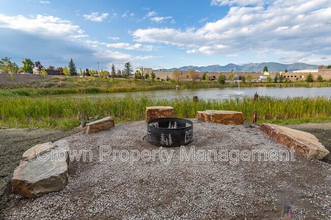Building Photo - 317 Akers Ln