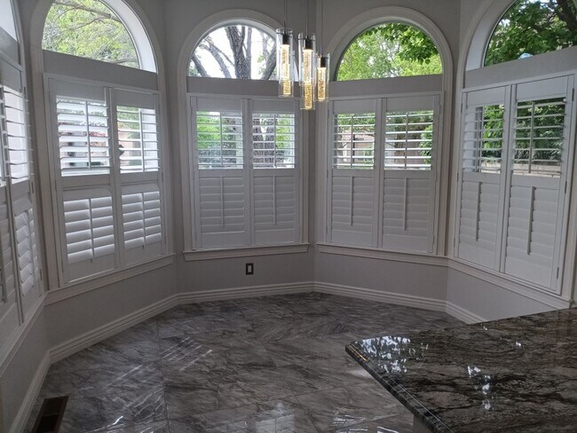 Building Photo - 3 Bedroom, 2 Bathroom Home! Schedule a Showing Soon!