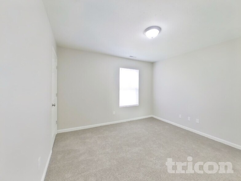 Building Photo - 4261 Sycamore Ct