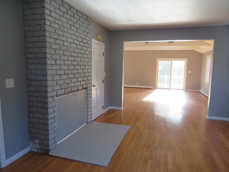 Building Photo - 1063 Washington St