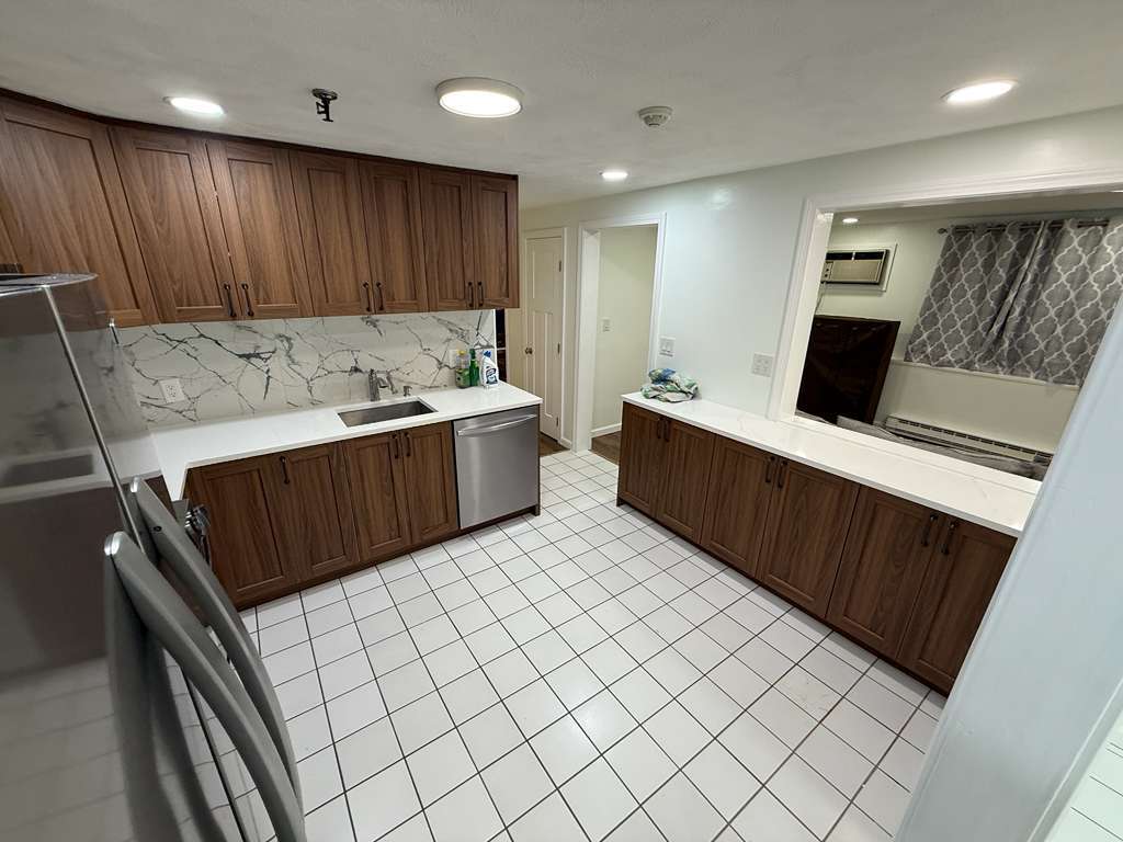 Building Photo - 15 Spencer Rd