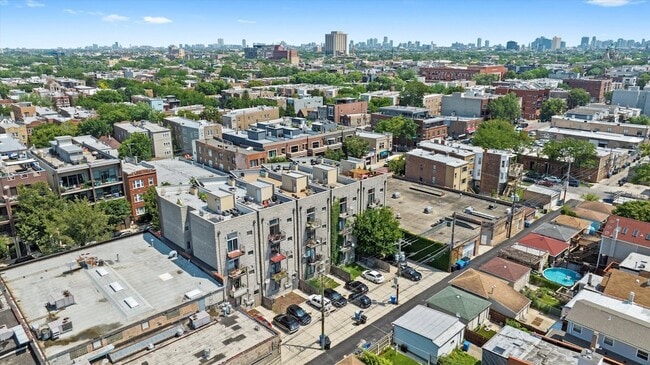 Building Photo - 2629 W Chicago Ave