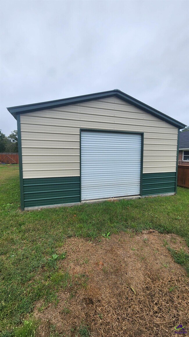 Building Photo - 114 Van Dr