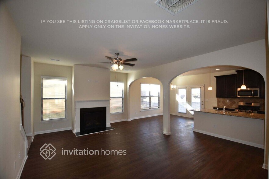 Building Photo - 2813 Birmingham Dr