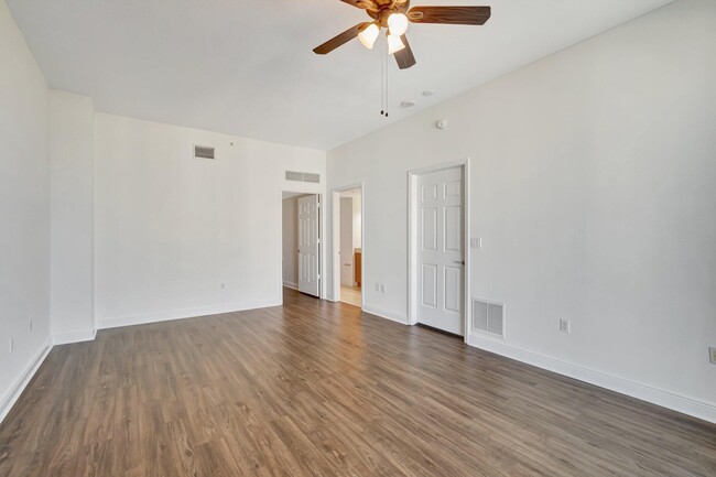 Building Photo - 610 Clematis St