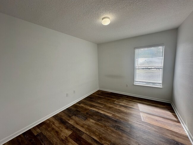 Building Photo - 209 Larkin Pl