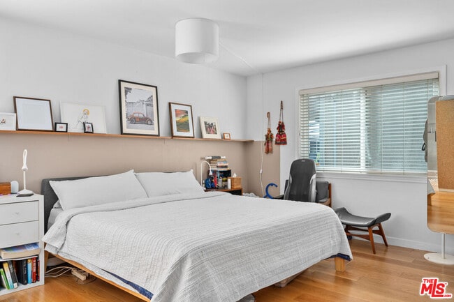 Building Photo - 20 Quarterdeck St