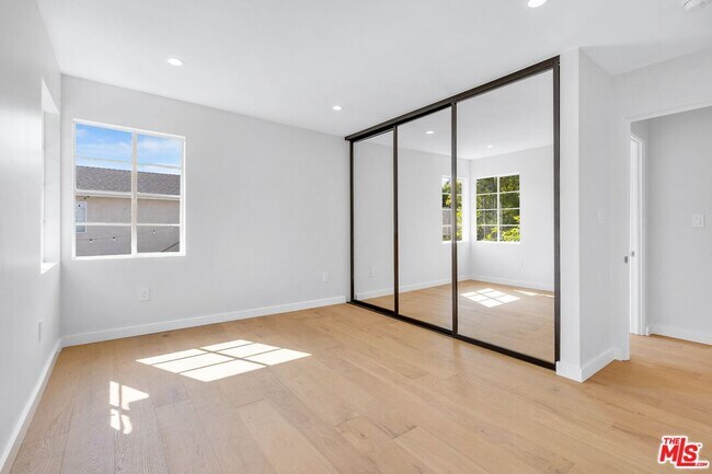 Building Photo - 3444 S Bentley Ave