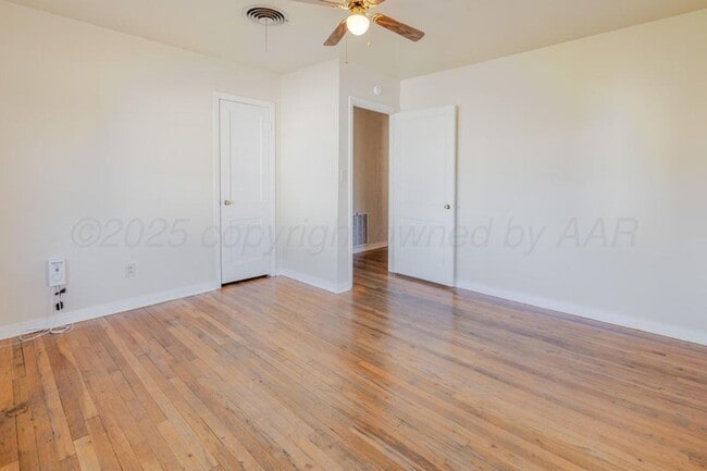Building Photo - 1611 Crockett St