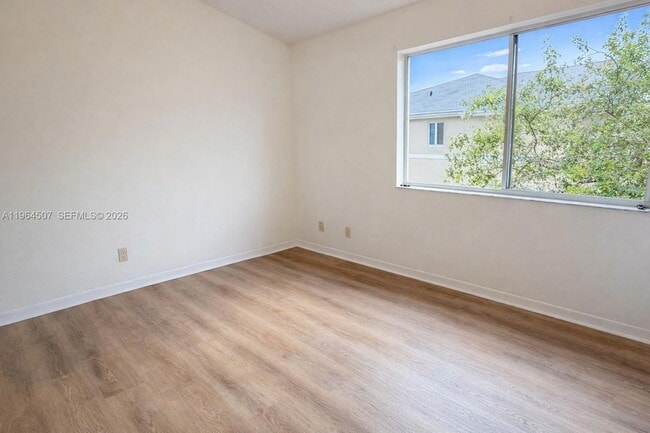 Building Photo - 835 NE 212th Terrace