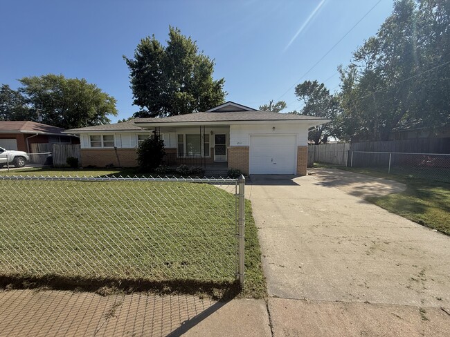 Primary Photo - 2111 W 24th St N