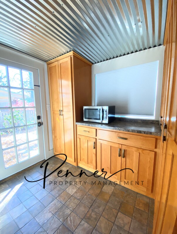 Building Photo - 127 E Kansas Ave