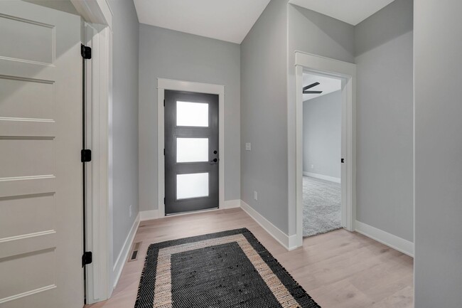Building Photo - Beautiful Luxury Townhome