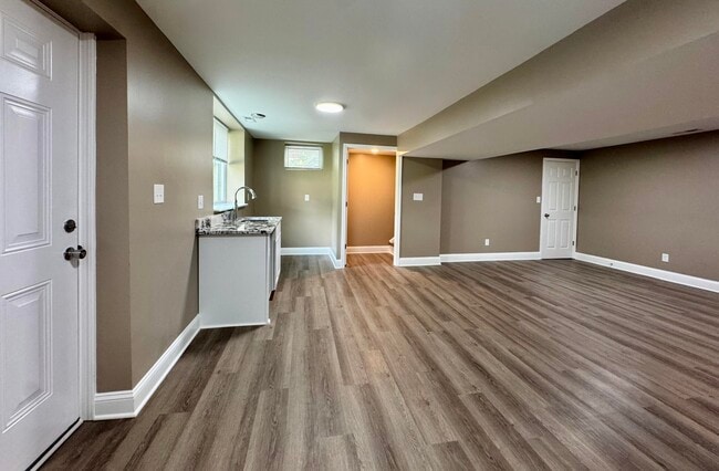 Building Photo - 2564 Millbrook Dr