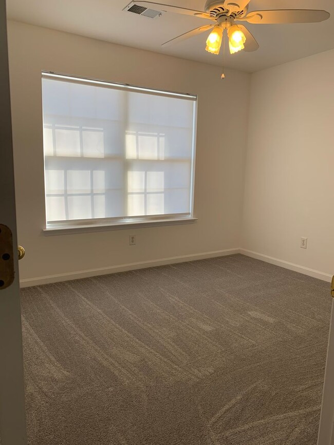 Building Photo - Renovated 5 Bedroom Home w/ 2 Car Garage and Fenced Backyard